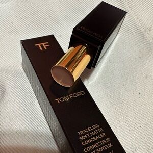Tom Ford soft matte traceless concealer - 0W0 Shell